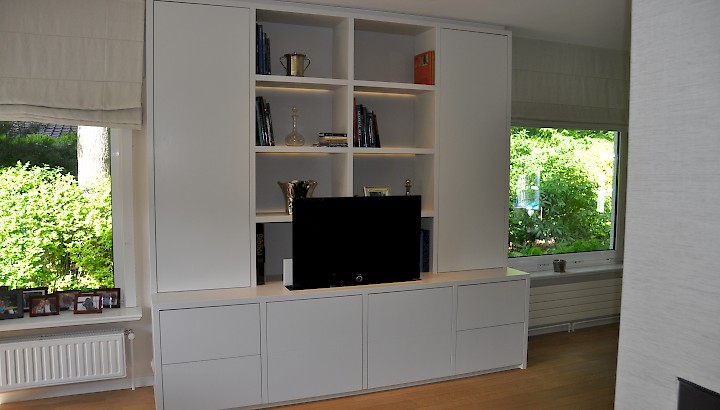 Photo 3 armoire living avec monte-télé