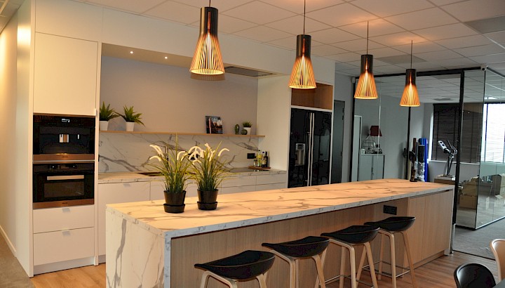 Afbeelding 13 witte keuken met calacatta marmer